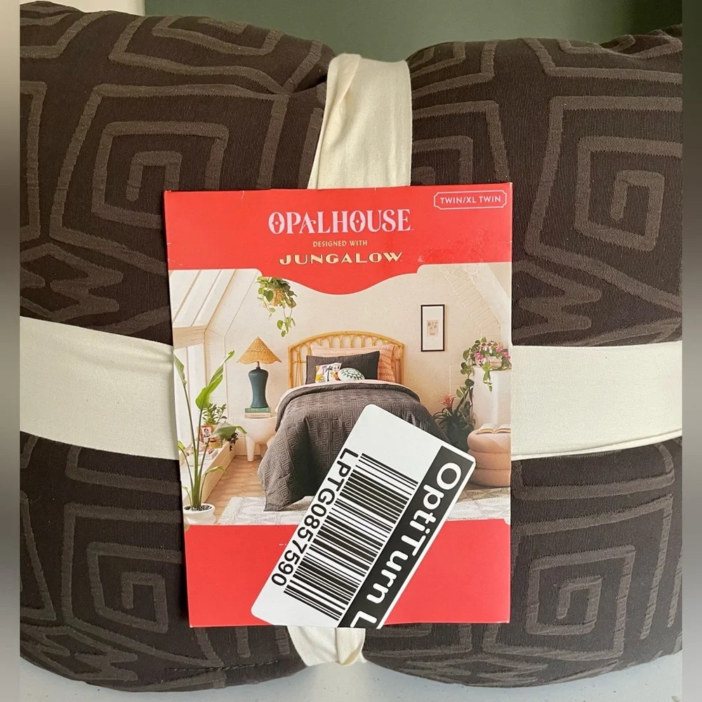 twin / twin xl Opalhouse Jungalow Quilt Set Jacquard Geo Pattern